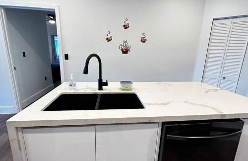 Sunny Delight Home Near Airport - Foto 21