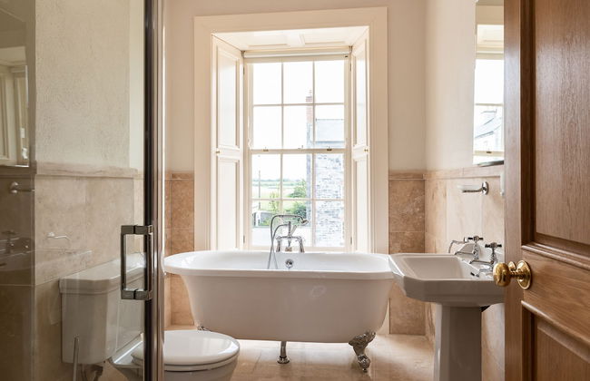 8 Bedroomed House Steeped in History - Photo 19