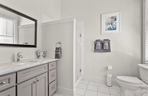 Modern pristine stunning 2BD Garden District Apt - Foto 12