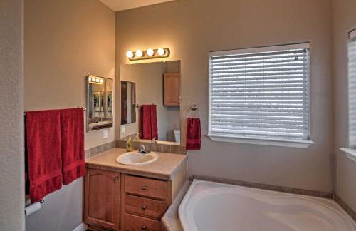 Rivers Edge Golf Condo with Beach Access and Patio! - Foto 16