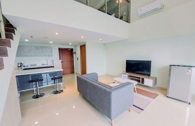 Big Studio Loft Apartment at The Reiz Condominium Medan By Travelio - Foto 9