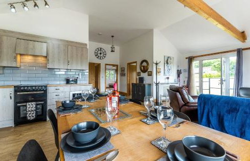 King Richard's Luxury Lodge - Sleeps up to 8, Dog Friendly, Near Sherwood Forest at Fairview Farm in Nottingham set in 88 acres and great for Groups, Family Gatherings & Corporate events - Foto 6