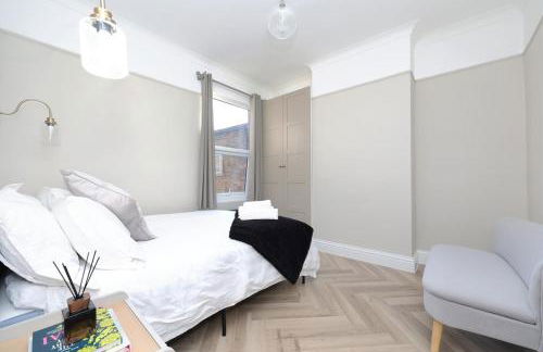 Newly refurbished 2 br apartment with a beautiful garden - Foto 17