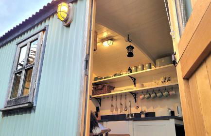 Plank Bridge Shepherds Hut in Orchard - Peaceful Escape for Two - Foto 3