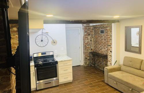 Vintage Uptown Hidden Gem, Walk to Everything New Renovation! - Photo 12