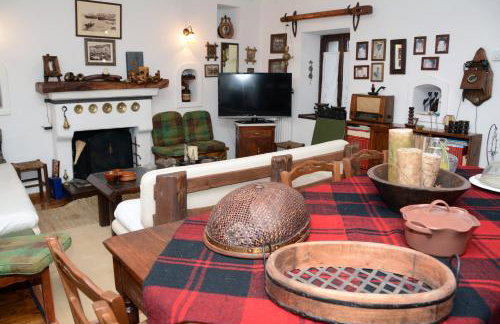 Giorgos' & Noula's Cottage in Desfina village- near Delphi - Foto 2