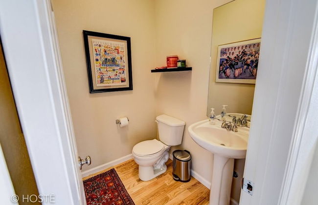 3BR Downtown Townhome /w Stunning Balcony Views! - Photo 22