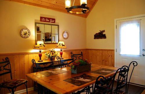 Beautiful Luxury Cabin Rental with Amazing Views next to the Tuckasegee River, NC - Foto 13