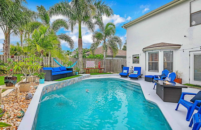 Urban Oasis W/hot Tub, Heated Pool And Private Movie Theater 2 Bedroom Home by RedAwning - Foto 41