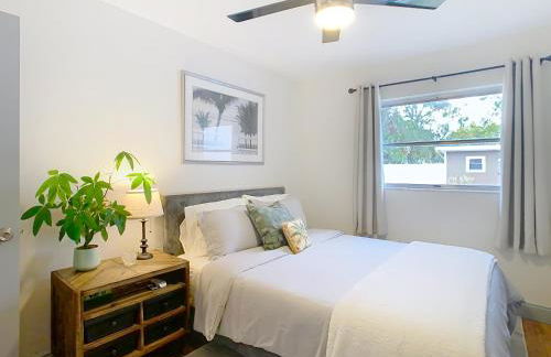 Poolside Paradise with Basketball Court - Foto 37