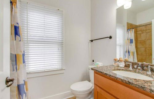 Vibrant Trendy Two Bedroom Home Near Marathon Village - Foto 29