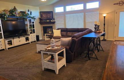 Wasatch Retreat 5 bed 3 5 bath pool table game room - Photo 10