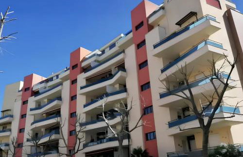 Sunset Escape, relax a due passi dal mare con terrazza e aria condizionata - Foto 45