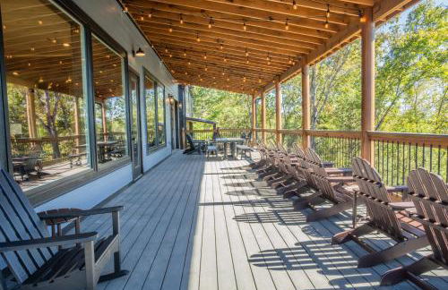 Luxury 12-Bedroom Cabin with Indoor Pool, Hot tub & Movie Theater, Sleeps 36 - Foto 16