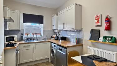 Amaya Five - Newly renovated - Very spacious - Sleeps 6 - Walking distance to town centre - Grantham - Free Gym Access - Foto 3