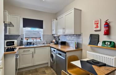 Amaya Five - Newly renovated - Very spacious - Sleeps 6 - Walking distance to town centre - Grantham - Free Gym Access - Foto 3