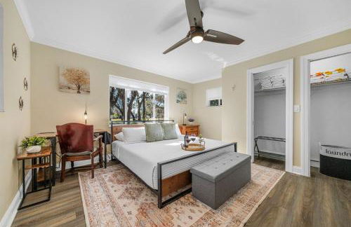 Stunning Gem Home w Heated Salt Pool & Game Room - Foto 35