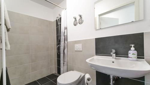 Preiswertes modernes Gästezimmer mit komfortablem Bad - Foto 3