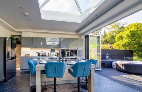 Luxury 4-Bedroom High-End Home, Includes Jacuzzi and Pool Table - Foto 26