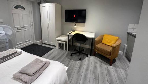 Modern Luxury Private Detached 1 Double Bedroom Studio Apartment - Super Fast Wifi - Foto 2