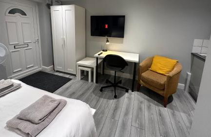 Modern Luxury Private Detached 1 Double Bedroom Studio Apartment - Super Fast Wifi - Foto 2