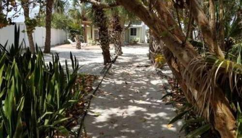 Oceanfront Beach Cottage - Pool, Yard, Private Beach Access, Sleeps 12 - Photo 2