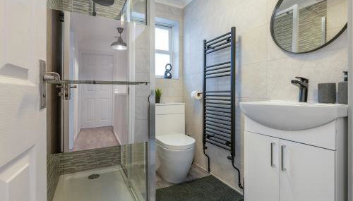 Modern 3BR Home - Designated Parking - Groups - Foto 3