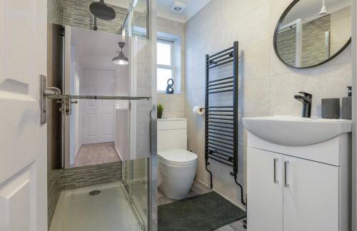 Modern 3BR Home - Designated Parking - Groups - Foto 3