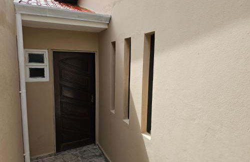 Casa Maravilhosa, Pé na Areia com Piscina, Área Gourmet com Churrasqueira em Deck Coberto Frente a Piscina, Mesa de Bilhar, 4 Quartos Confortáveis, Sendo 2 Suítes, Cozinha Americana e Sala de Jantar, Ampla Garagem para 6 Carros - Mercado na rua da Casa - Photo 36