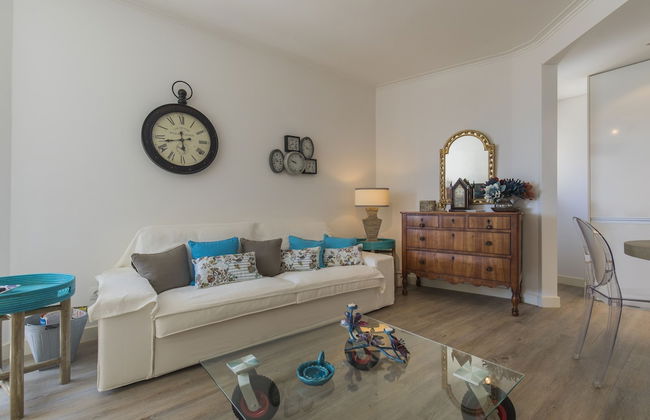 Cozy Seaview Apartment - Photo 14