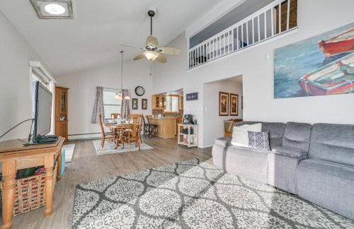 Porch and Views Waterfront Home on Houghton Lake! - Foto 12