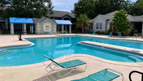 The Botanical Retreat, King Comfort & Poolside Peace - Photo 4