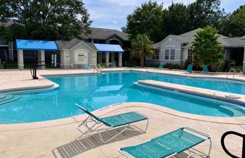 The Botanical Retreat, King Comfort & Poolside Peace - Photo 4