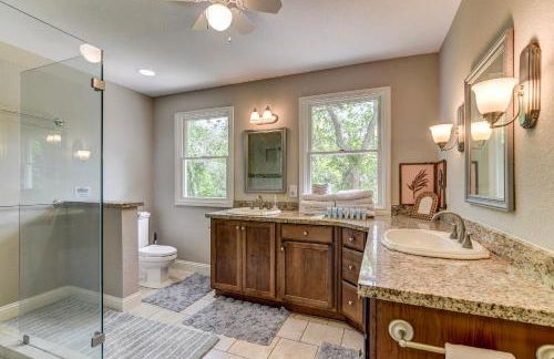 The San Bernard River waterfront provides private access to a spa, boat ramp, and jet skiing - Photo 29