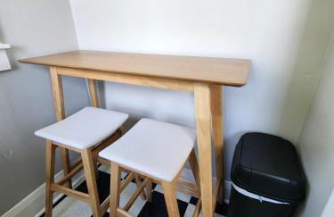 Cozy Vintage Bungalow @Mills50 District - Photo 13