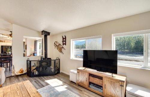 Riverfront Home with Deck, Near Mount Rainier! - Foto 4