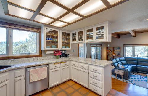 Meadow Vista Mountain Escape with River Views! - Foto 10