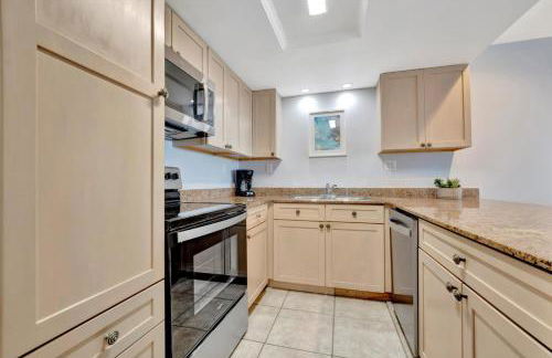 Cheerful Pelican on Anna Maria Island - Photo 15