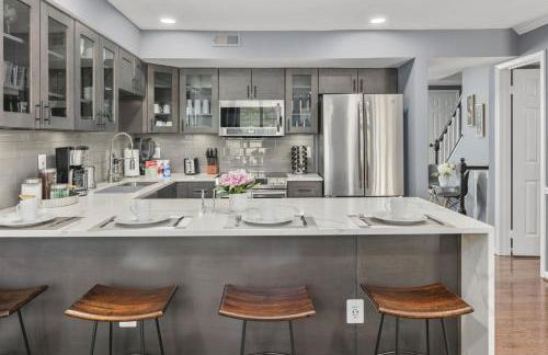 Cozy 4BR Townhome, Family Community, 40 Mins to DC - Foto 10