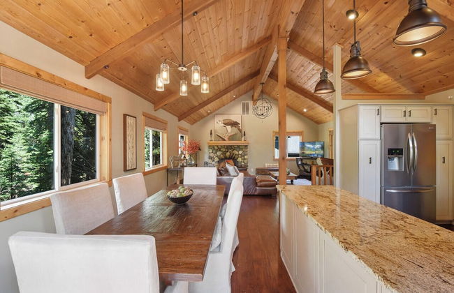 Luxury Tahoe Chalet Minutes to Dining - Foto 18