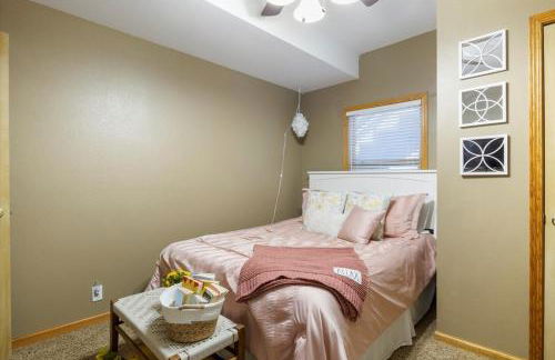 Lakefront Family Retreat w/ Views, Boat Slip - Foto 32