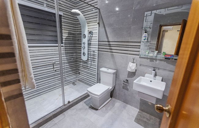 PLATINUM PLUS APARTMENTS - Photo 10