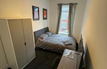 ResiLets - Plessey Road House, Large, Modern Home - Foto 12