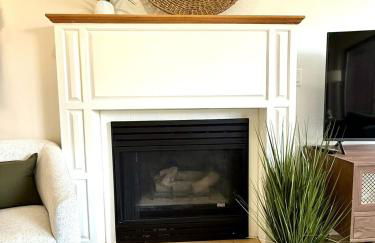 The Canopy 4BR Forest Escape Spa, Sip, and Unwind - Foto 4