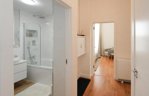 Central 1-bed flat - Walk to shops, pubs and station - Foto 23