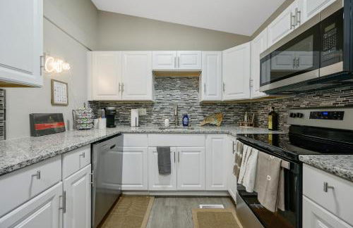 NEW Renovated 4BR Games Big Backyard Deck - Foto 14