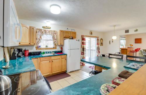 Private Hot Tub and Lake Access Poconos Escape! - Foto 8