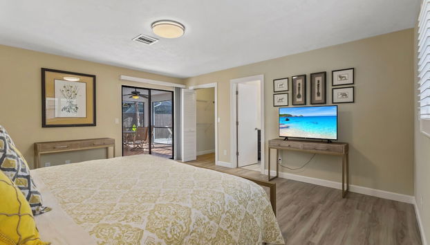 Avanti Vacation Rental, Relaxing 3-BR Retreat with Private Pool Minutes from Vanderbilt Beach and Delnor-Wiggins State Park. Enjoy Southern Exposure, BBQ Area, and Pet-Friendly Comfort - Foto 5