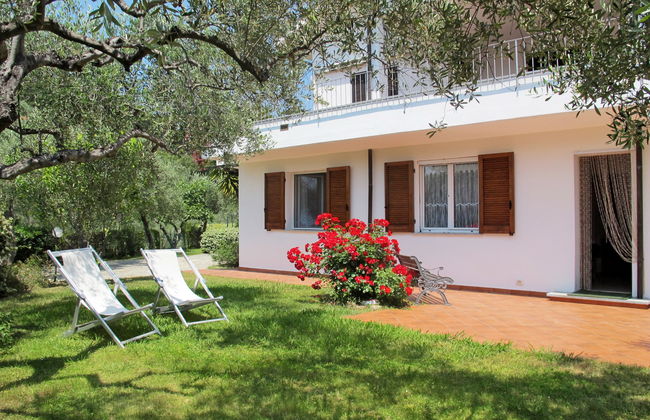 4 bedroom Apartment in Diano Castello with swimming pool and garden - Photo 21