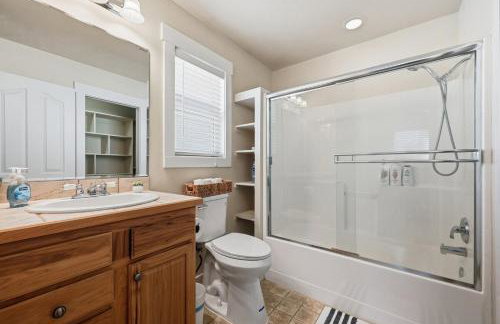 Cozy Boise Getaway walk to Stadium Fireplace Garage - Foto 17